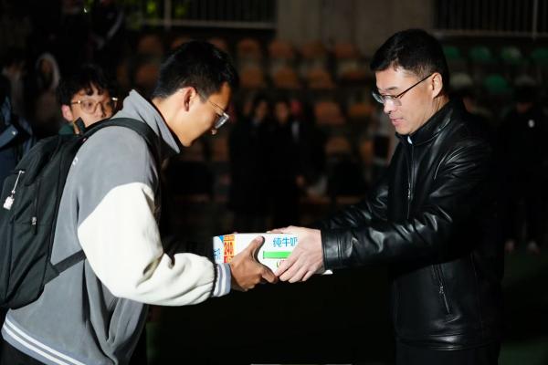 5发慰问品.jpg