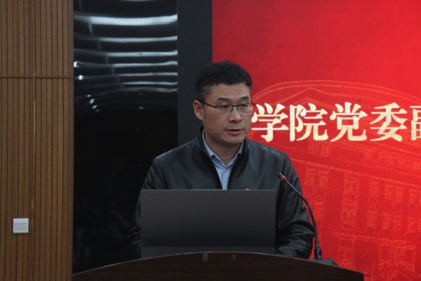 贾老师讲话.jpg