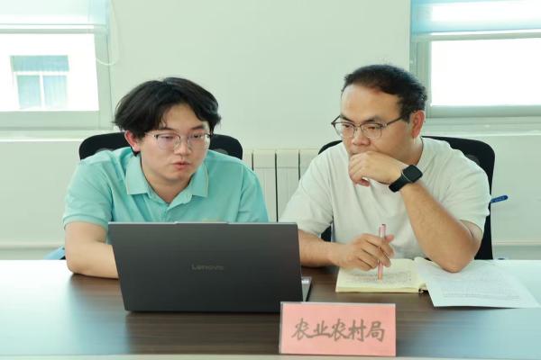 专业人员给予大数据平台指导(1).jpg