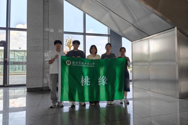 桃缘队成员合影(1).jpg
