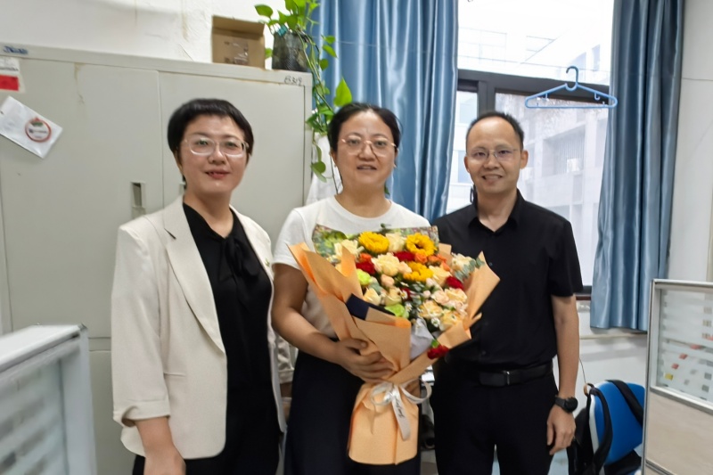 李海红.jpg